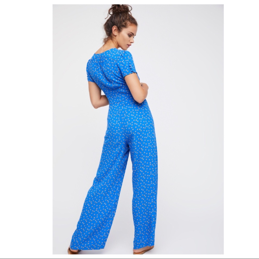 NWOT FREE PEOPLE SHORT SLEEVE PRINTED JUMPSUIT - Picture 2 of 2
